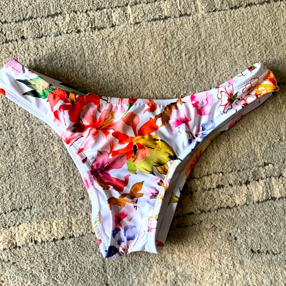 Bathing suit - Picture 1 of 3